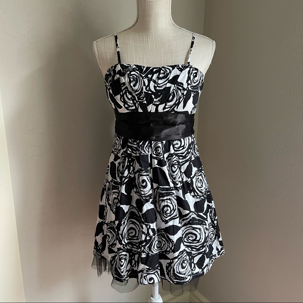 Poetry Floral Print Cocktail Dress Size: M‎